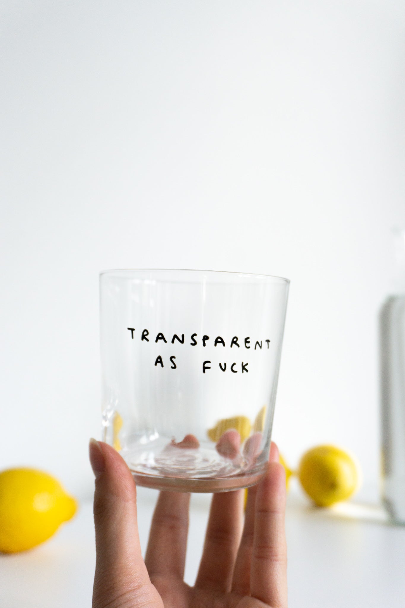 Trinkglas mit Spruch 'Transparent as fuck'